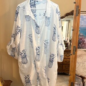 blue island White Top with Navy Pineapple Print